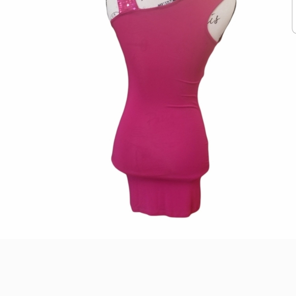 White and pink dresses . - Picture 3 of 10